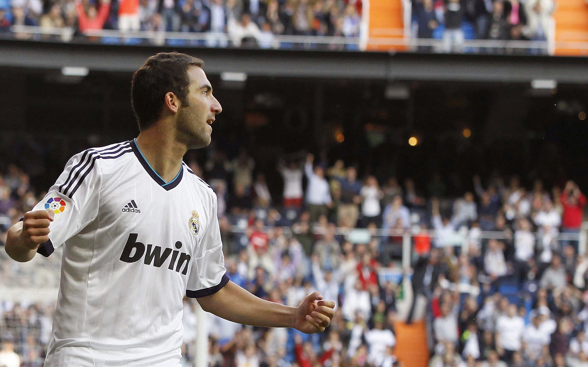 佛罗伦萨力争取胜，塞维利亚队屡战屡败，塞维利亚 欧冠