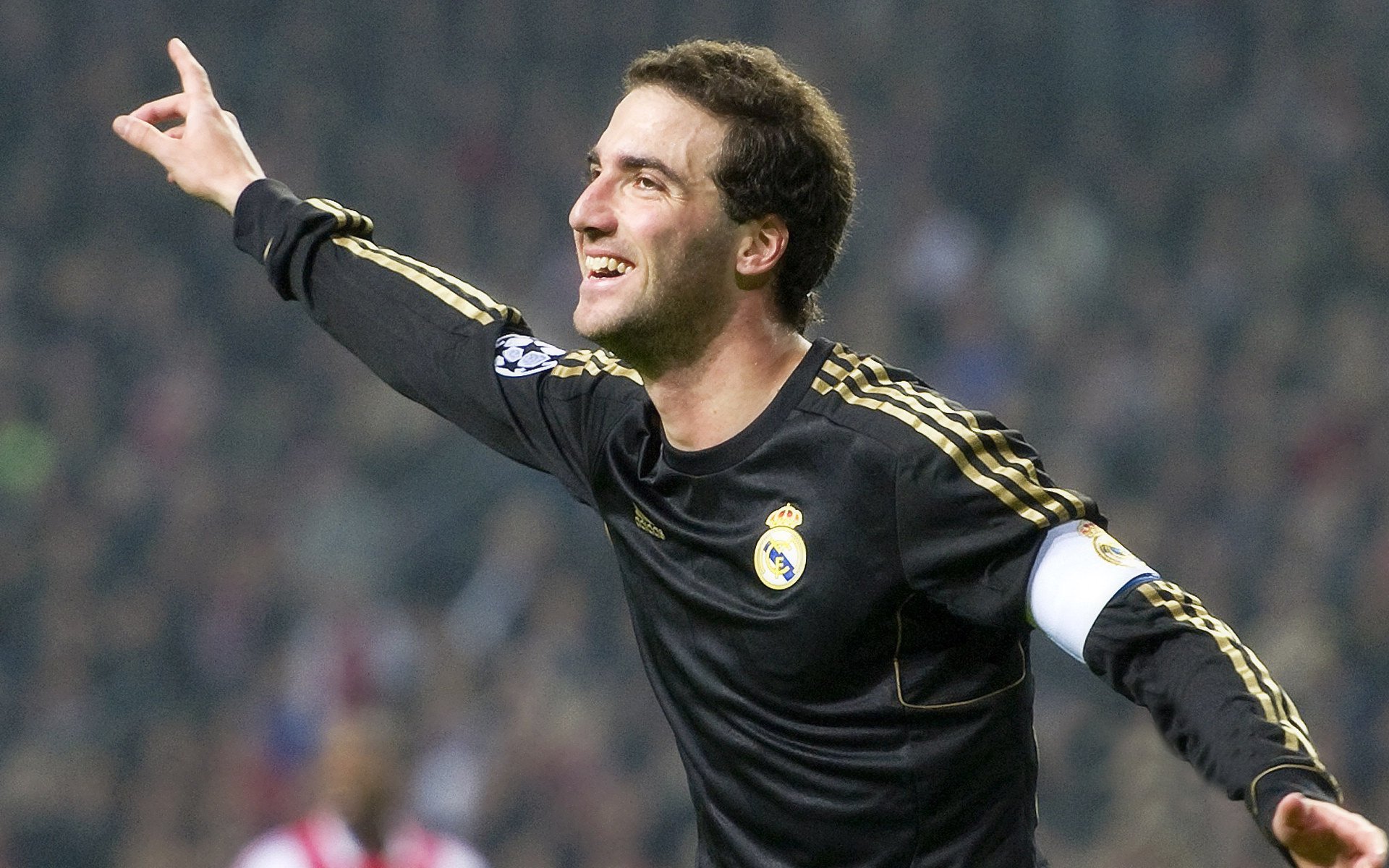 欧国联赛场面火爆，球迷热情高涨，欧国联赛事介绍